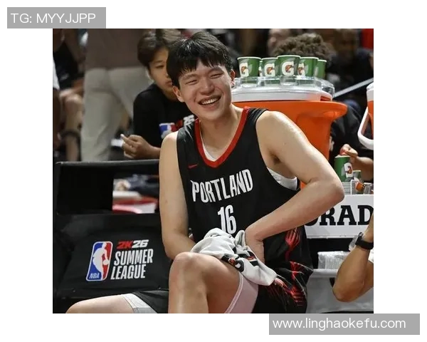 开拓者媒体人杨瀚森倒地为何裁判未暂停比赛关注球员安全