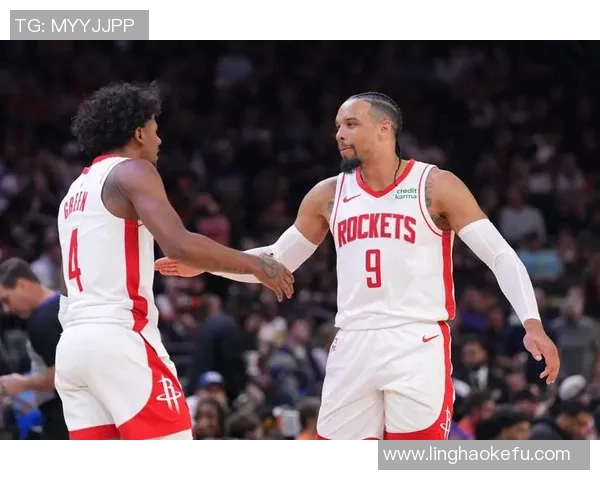 乌度卡调侃狄龙全场互动揭秘两人赛场幽默瞬间