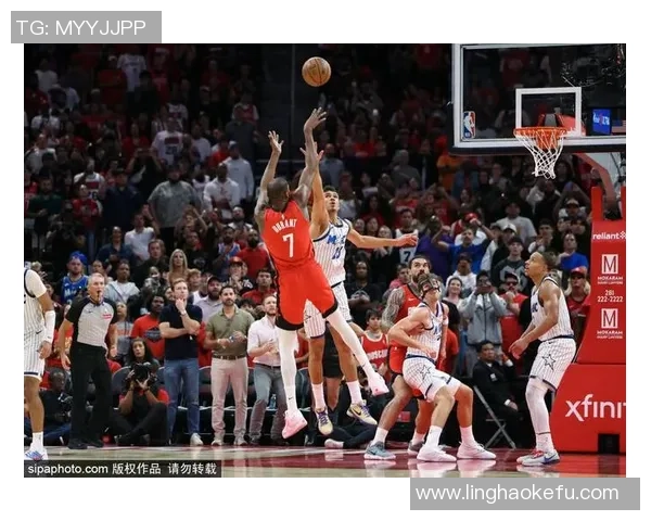 火箭奋力追赶约基奇掘金险胜比赛悬念迭起