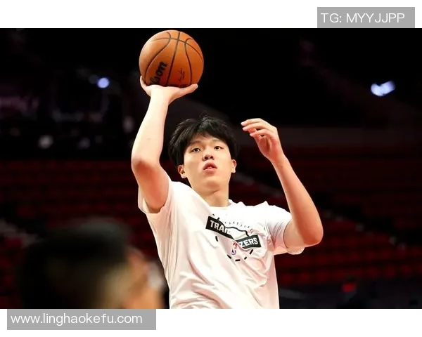 杨瀚森防守表现不佳面对挡拆和波斯特三分显得犹豫不决